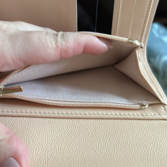 Chanel caviar medium flap wallet in light pink - Picture 6 of 8